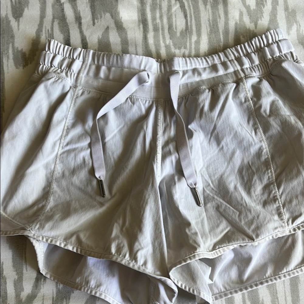 Lululemon Hotty Hot Shorts 2 - Picture 5 of 8